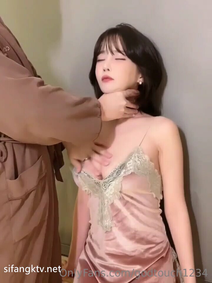 火辣辣的川妹【小九玥】肥臀甜美小仙女 抠逼自慰喷水 双手沾满淫汁浆液丝 肥厚的阴唇好想帮她舔干！